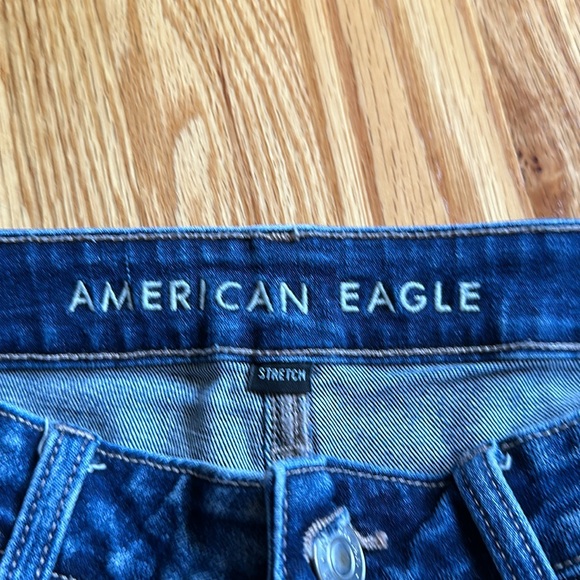 American Eagle women’s midi shorts (4 inch) size 6 distressed - Picture 2 of 6